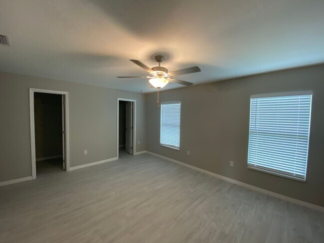 Building Photo - 3019 SW 4th Ave