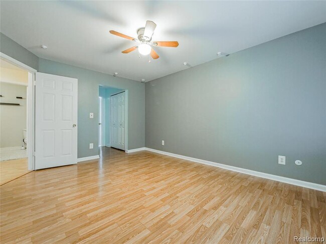 Building Photo - 34763 Maple Ln Dr