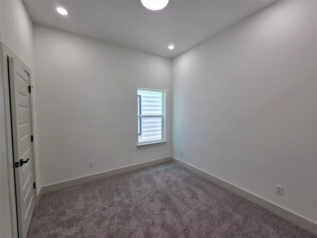 Building Photo - 9821 Turnbow St