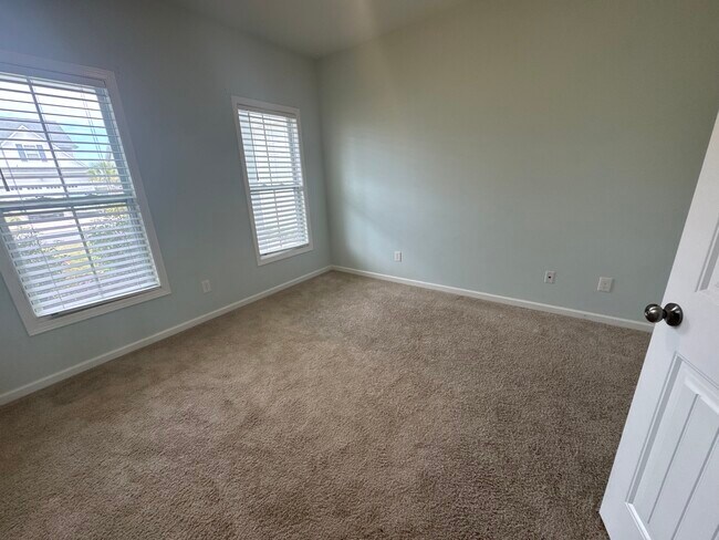 Building Photo - 78 Violetear Rdg