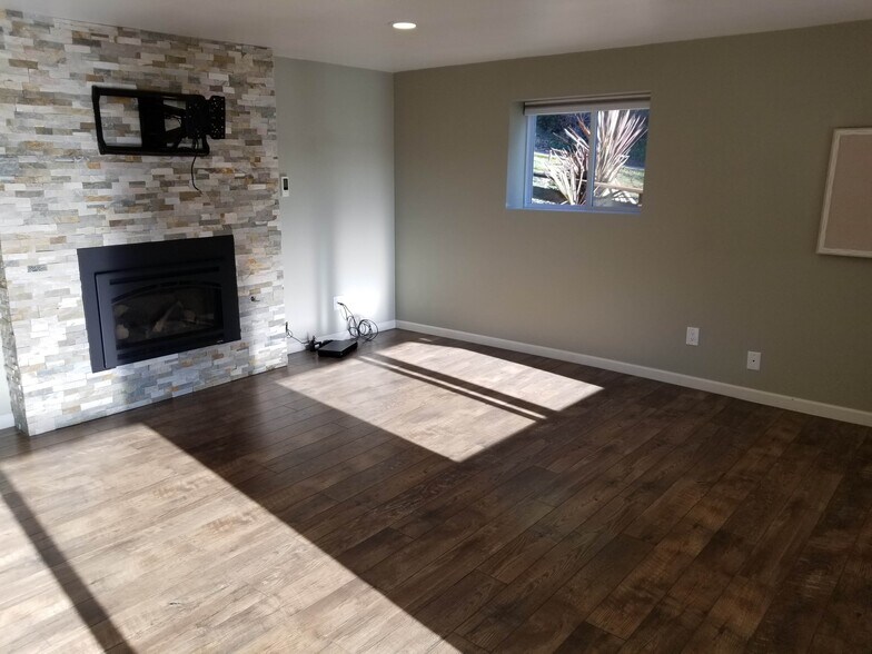 Living Room - 8609 Warren Dr NW