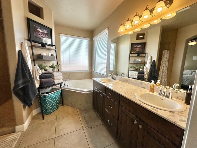 Building Photo - Short term lease! Beautiful Furnished St. George Home!!