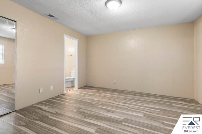 Building Photo - 1706 Western Rd