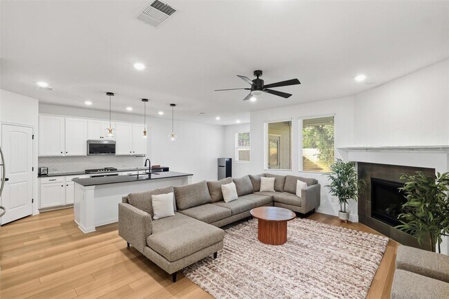 Building Photo - 2701 Emerson Trl