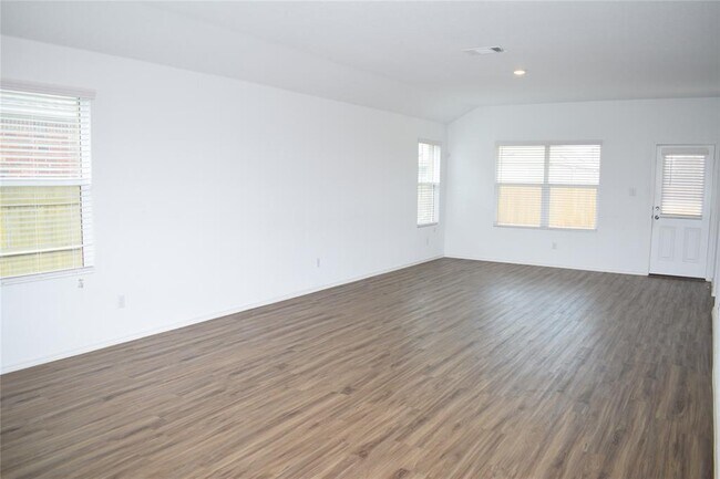 Building Photo - 5808 Bianca Dr