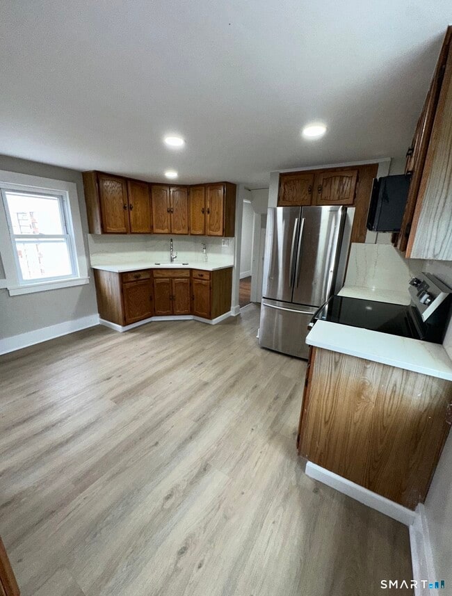 Building Photo - 34 Bulkeley Pl