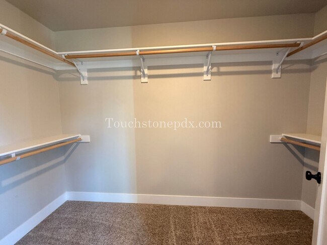 Building Photo - Charming 3 Bed, 2 Bath Townhome with Garage in Beautiful Sandy