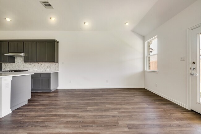 Building Photo - 1820 Purtis Crk Dr