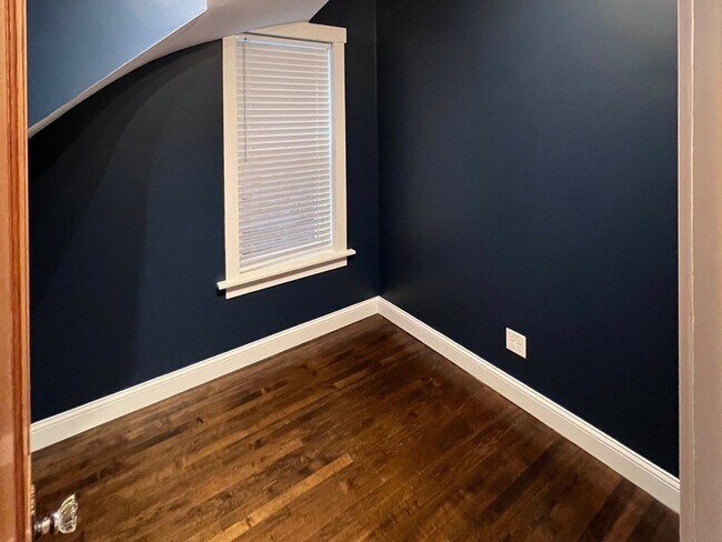 Building Photo - 2447 N Mozart St