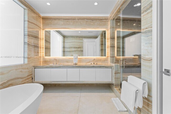 Building Photo - 17901 Collins Ave