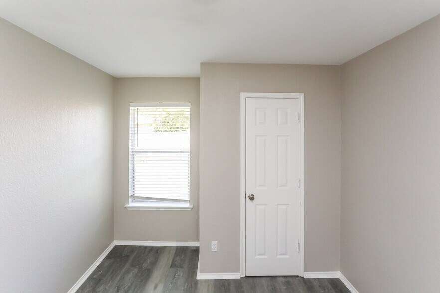 Building Photo - 1329 Planters Rd