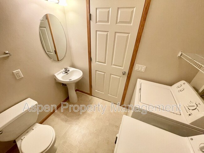 Building Photo - 626 Tipperary Rd