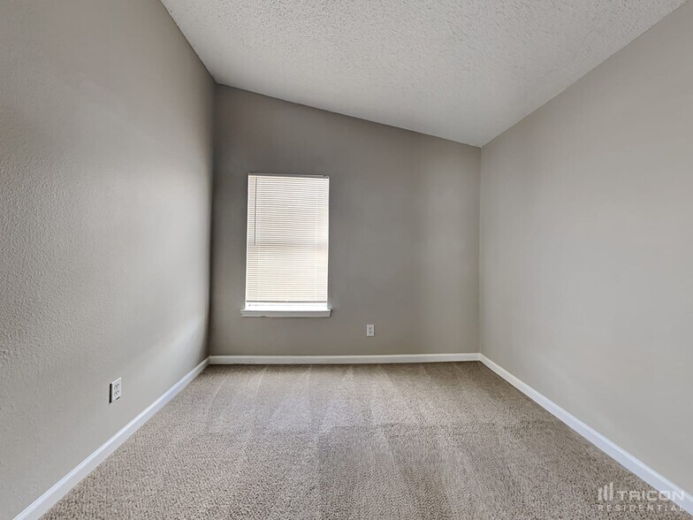 Building Photo - 3146 Boynton Dr