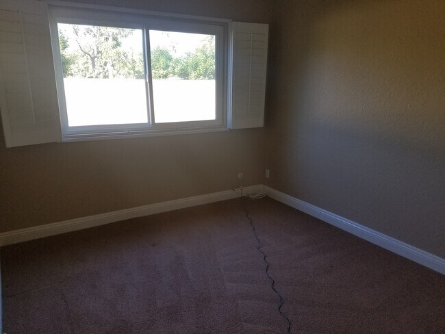 Building Photo - Gorgeous Home in a Quiet Neighborhood!