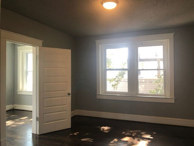 Building Photo - OMO3511-LM