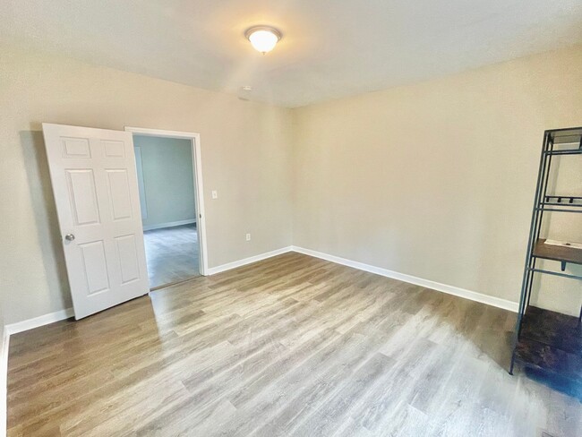 Building Photo - 1004 Highland Ave