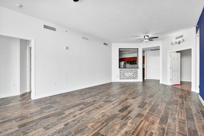 Building Photo - 231 Riverside Dr