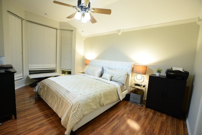 Building Photo - 1207 Old Knoll Dr