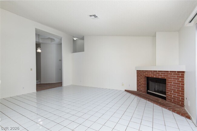 Building Photo - 121 Hanover Dr