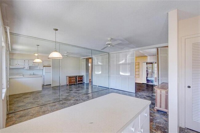 Building Photo - 2115 NE 42nd Ct