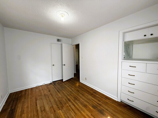 Building Photo - 1514 N Pershing St
