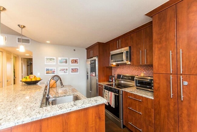 Building Photo - 41 Waller St