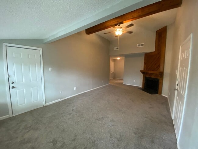 Building Photo - 1 bed 1 bath unit for rent in Dallas!