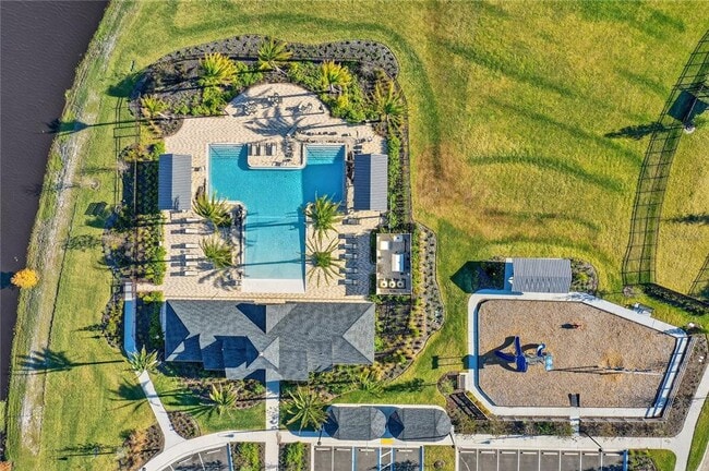 Building Photo - 33 Somerset Ave