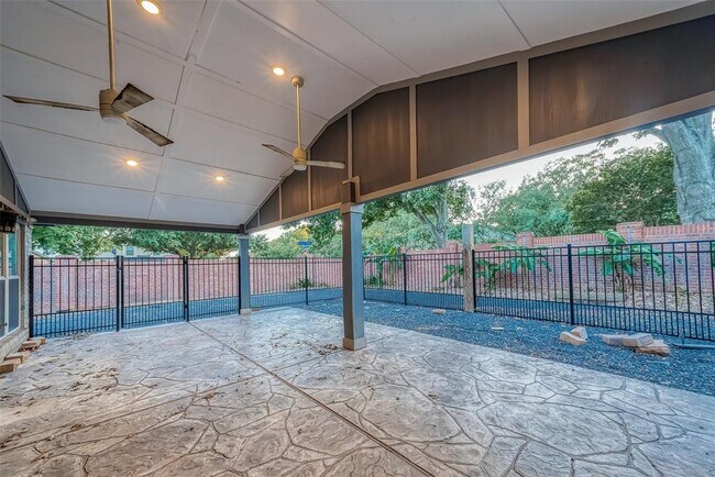 Building Photo - 2122 Courtshire Ln