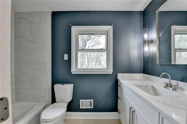 Building Photo - 3914 Granger Dr