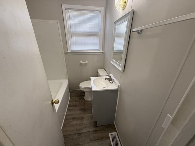 Building Photo - 7203 Patricia Dr