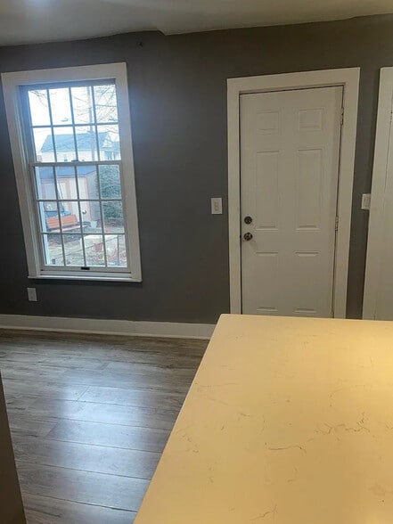 Building Photo - 36 Lincoln Pl