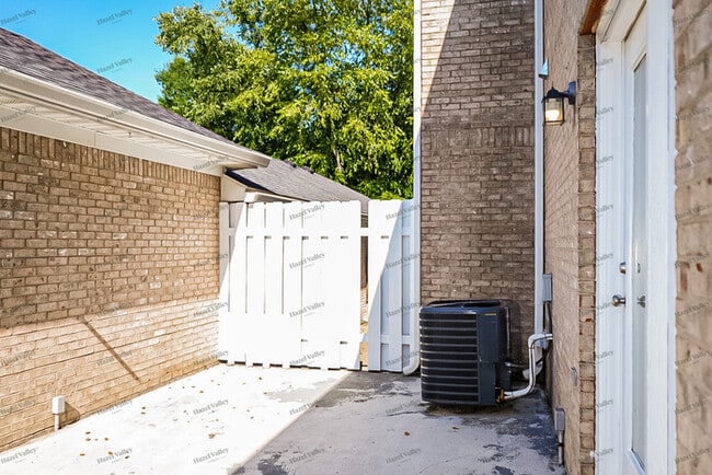 Building Photo - 459 Patchen Dr