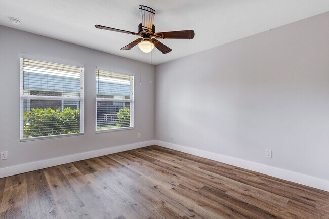 Building Photo - ** NEAR DOWNTOWN ** 2 BED / 2 BATH CONDO -...