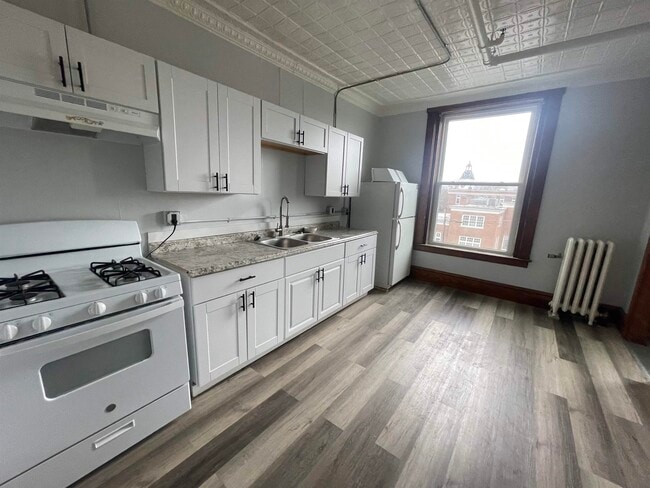 Building Photo - 41-43-43 Central St