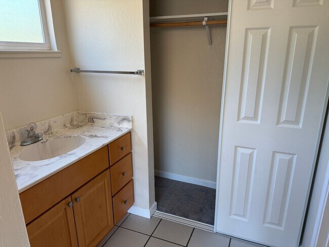 Building Photo - 2225 Hillsborough Ct