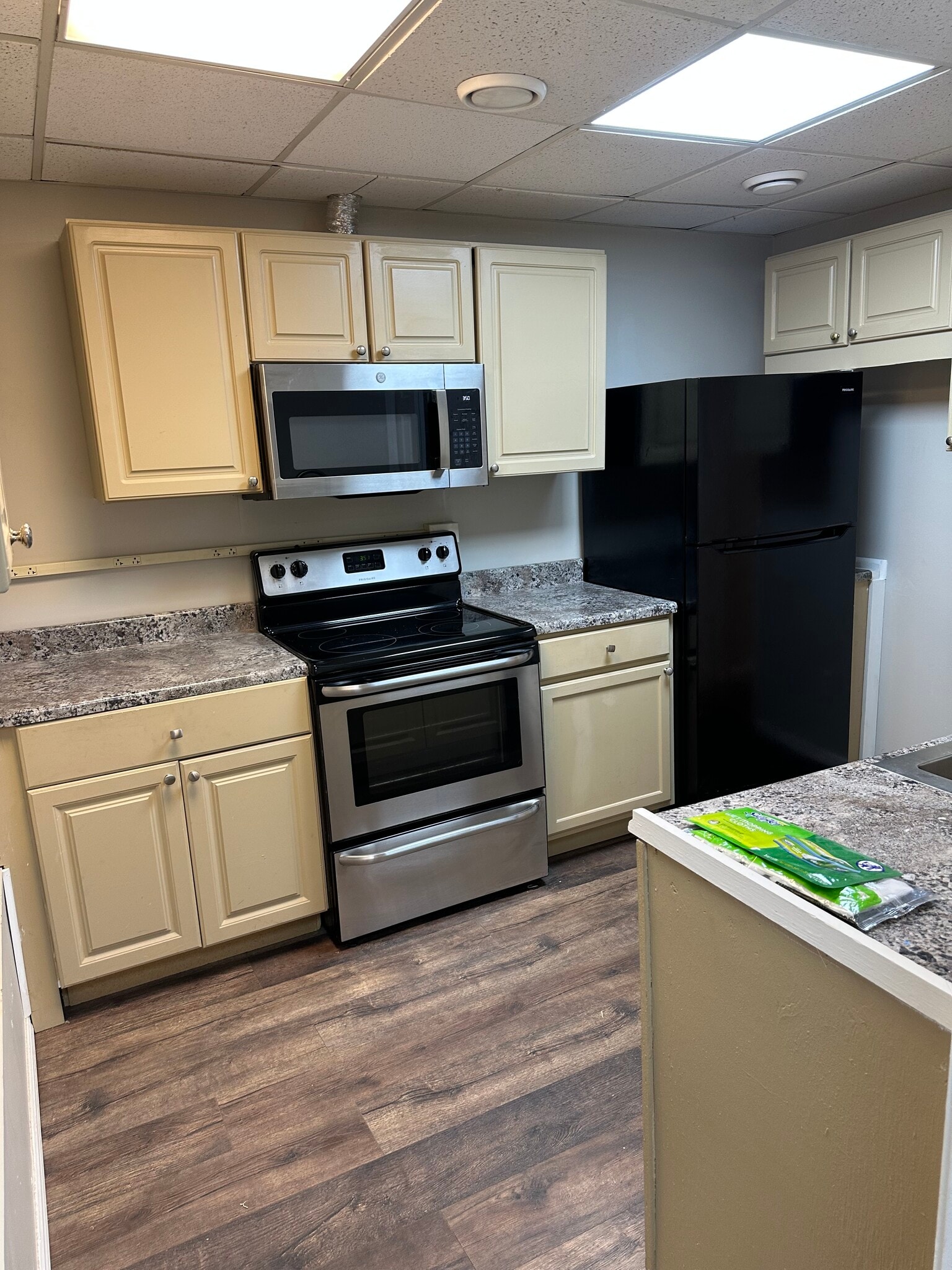 Building Photo - 2563 Treasure Ct