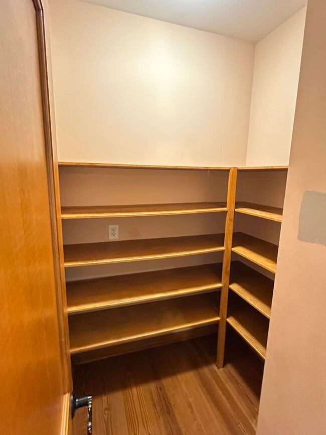 Building Photo - Charming 2 Bed, 2 Bath Custom Ranch on 5 P...