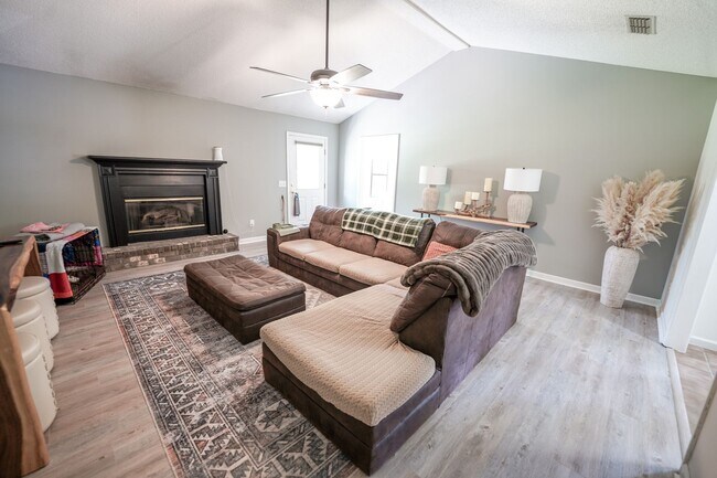 Building Photo - Coming Available!