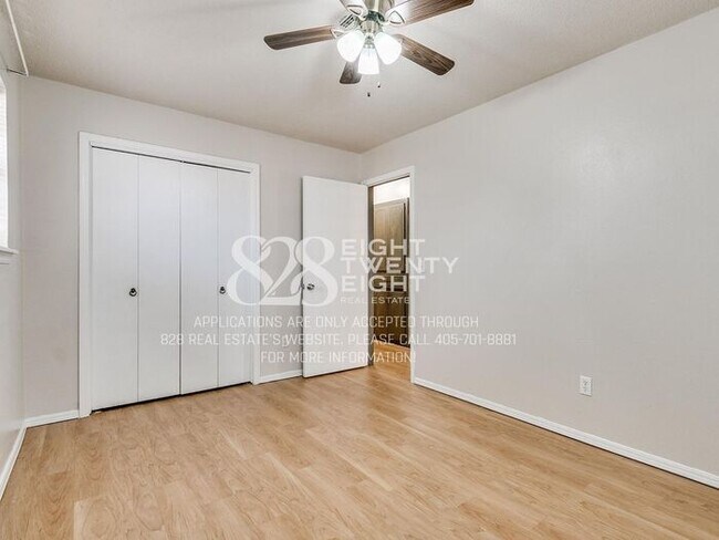 Building Photo - Midwest City 3 Bed/2 Bath House with Attached Two-Car Garage!