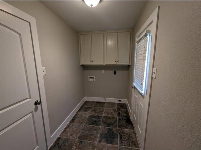 Building Photo - 6026 Warm Springs Rd