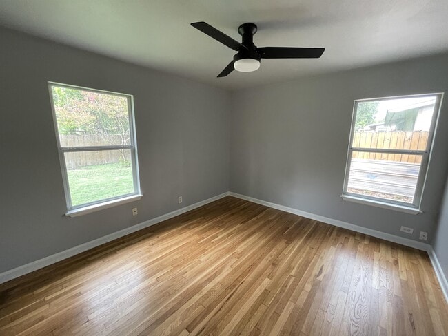 Building Photo - 258 Cresham Dr