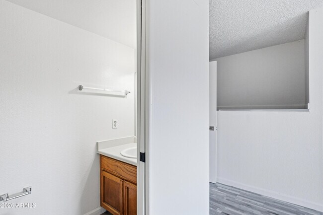 Building Photo - 12231 N 21st Ave