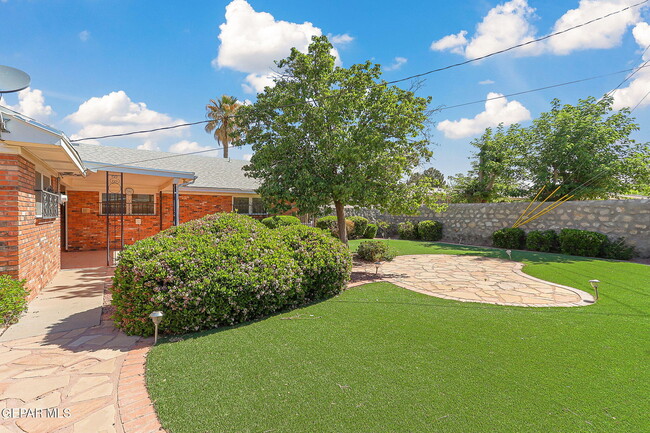 Building Photo - 9000 McCabe Dr
