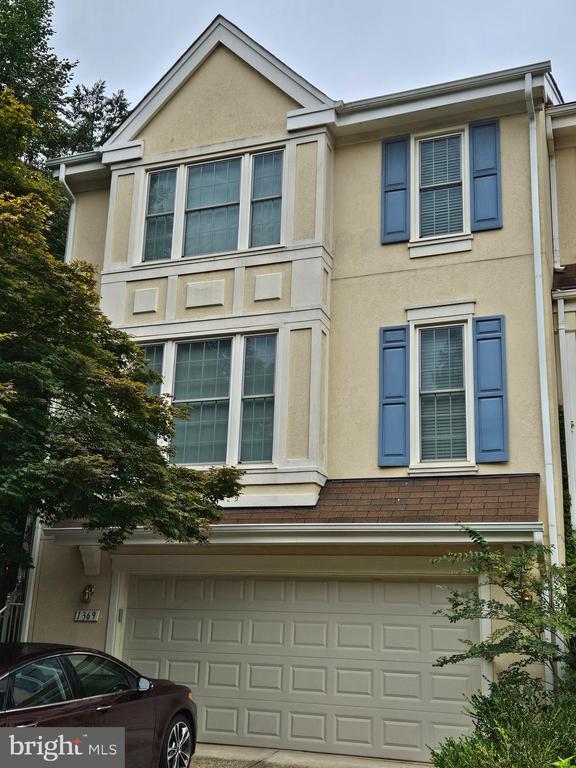 Building Photo - 1369 Park Garden Ln
