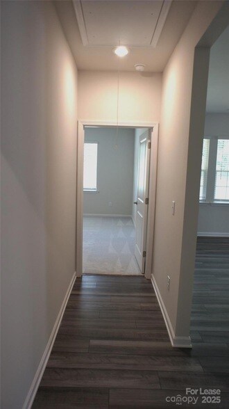 Building Photo - 106 White Apple Wy