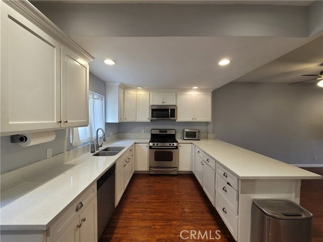 Building Photo - 5730 Vineland Ave