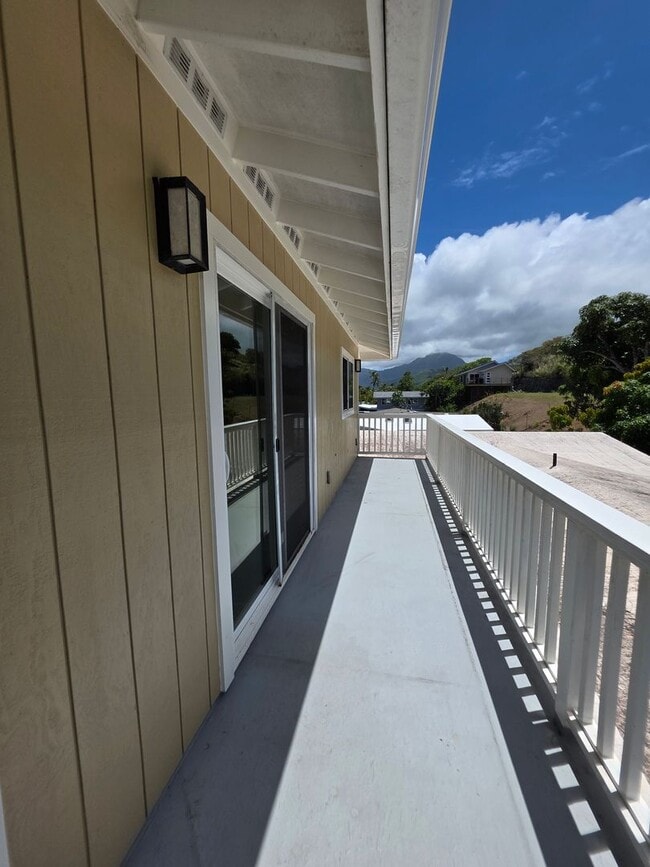 Building Photo - AVAILABLE NOW! 2 bed, 2 bath, 1 parking Kalaheo Hillside