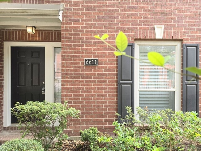 Building Photo - 2211 Runnels St