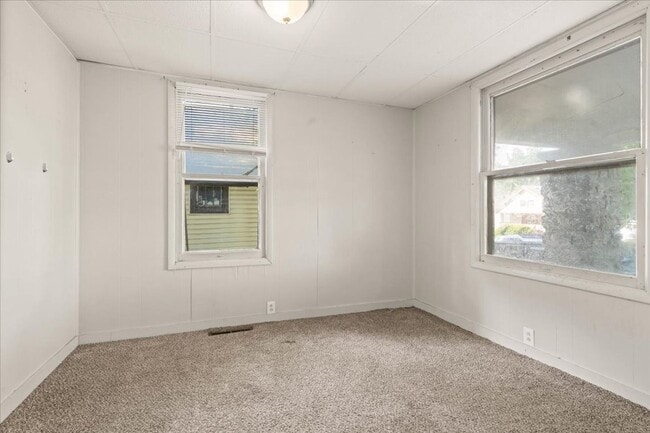 Building Photo - 3115 Chelsea Ave